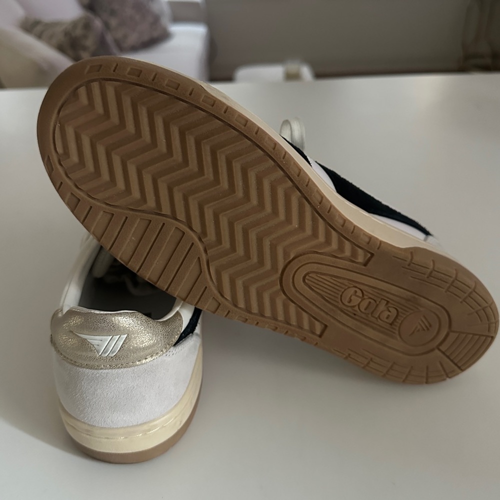 Gola Hawk Sneakers in B&W | Women’s 8 - Picture 2 of 6